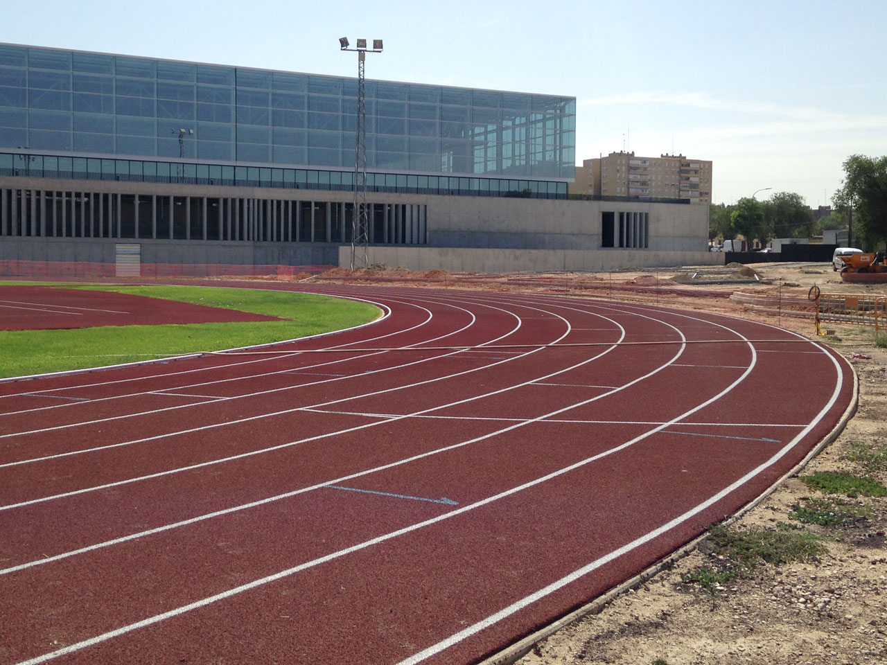 Obras de mejora y ampliación de las pistas deportivas al aire libre del complejo polideportivo “Andrés Torrejón” Móstoles